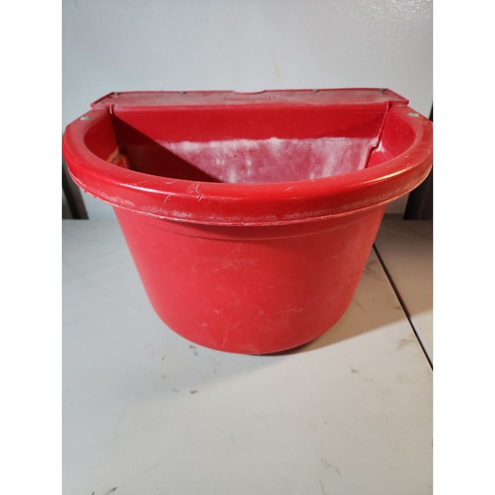 Little Giant 4 Gallon DuraMate Automatic Waterer w Metal Brackets Red Used Clean